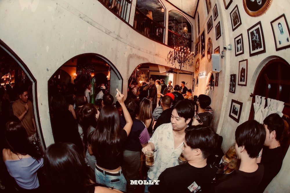 Molly Bar Khao San Road - Bangkok Bars