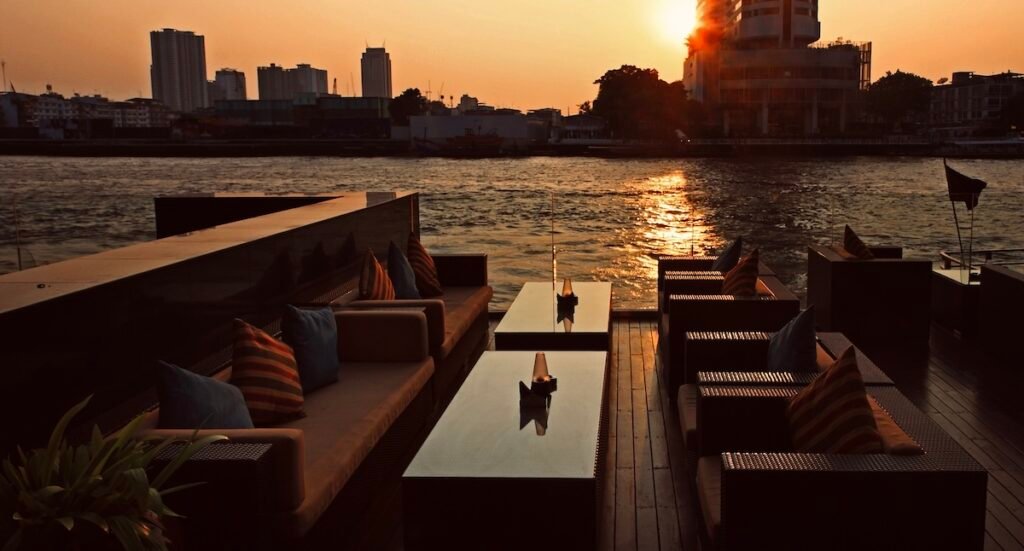 Bars in Bangkok - Riverside Bar - Chao Phraya River